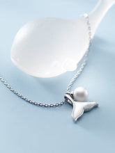 Load image into Gallery viewer, Mermaid Tail &amp; pearl necklace
